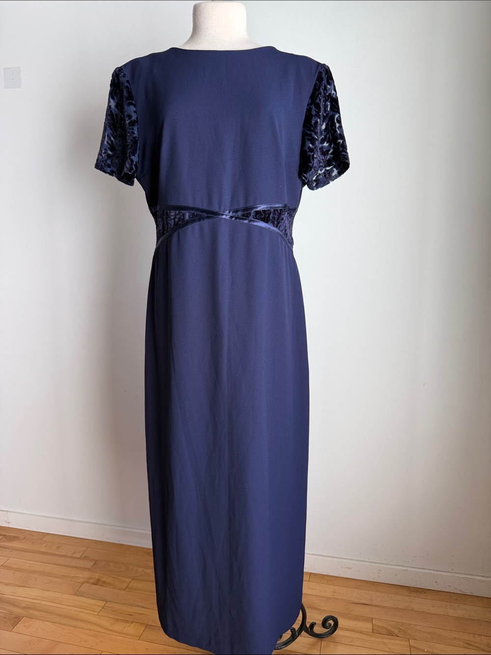 Classic Navy Short-Sleeve Velvet-Accent Maxi Dress
